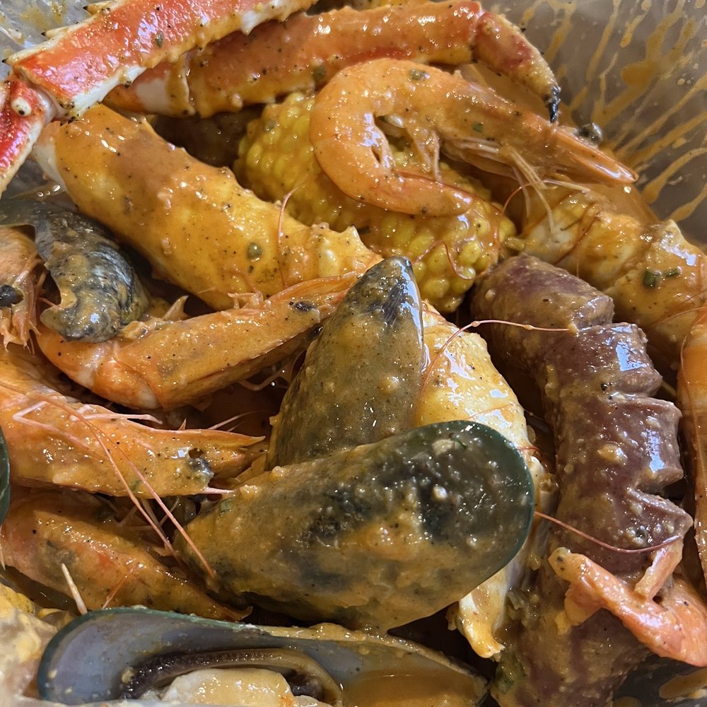 Looking for seafood boil milwaukee with delivery? Get your favorite seafood boil delivered fresh and fast!