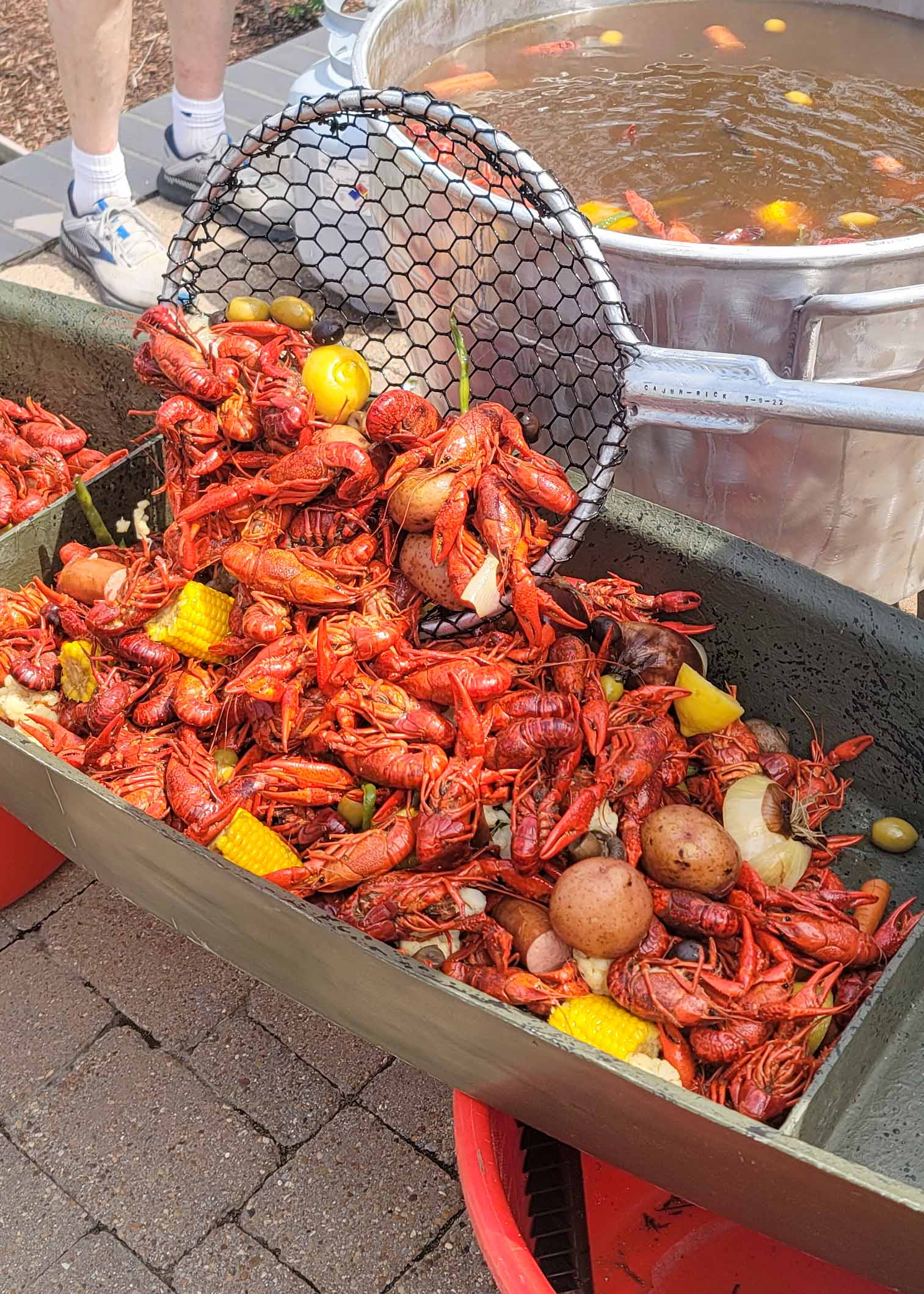 How to make delicious crawfish boil appetizers? Follow these easy steps for tasty starters.