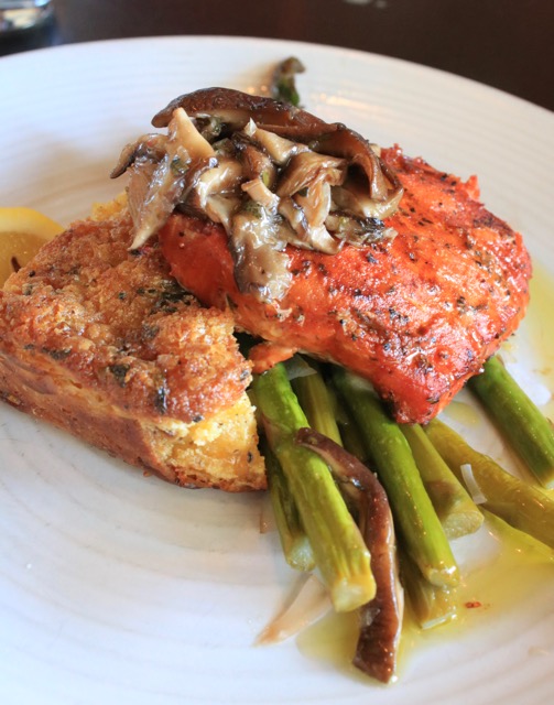 Ettas Seafood Restaurant, what makes it so good? (Locals share their top dish recommendations)