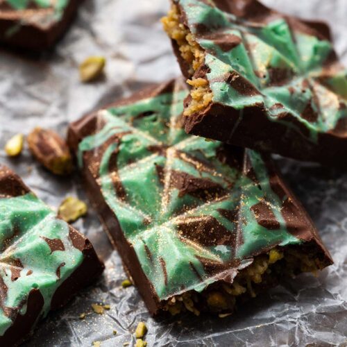 Looking for an easy knafeh chocolate bar recipe? Learn to make it perfectly crispy at home today!