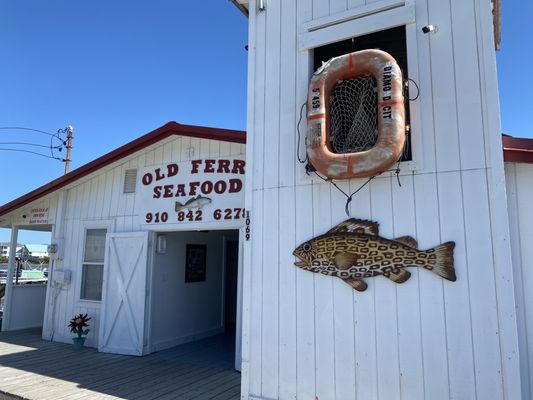 Is old ferry seafood delicious? Get our fresh food review here