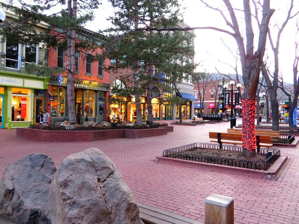 How to find Pearl Street Pipe & Beverage your guide to visit and fun.